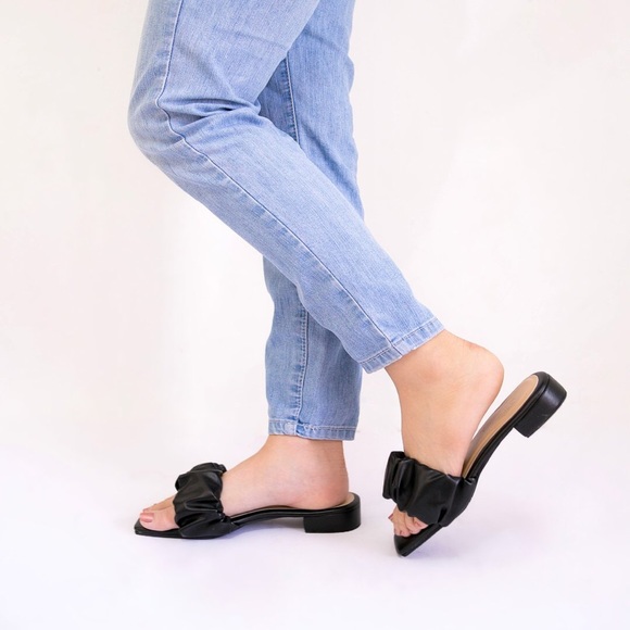Mica Low Heels - Picture 1 of 4